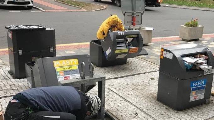 In 2018, Sensoneo a company from Slovakia started implementing 420 sensors into 420 underground bins in Prague. The city wants to optimize the collection routes, the frequency of pick-ups and vehicle loads.